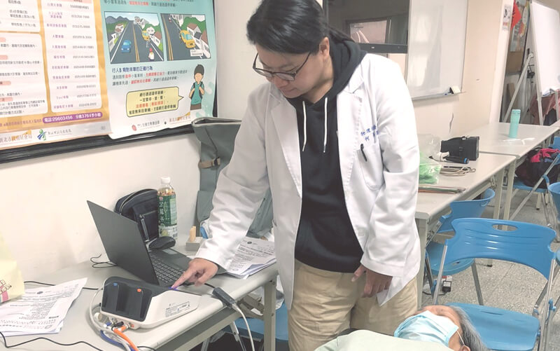 瓊泰社區血管健康檢測活動_長者進行檢測